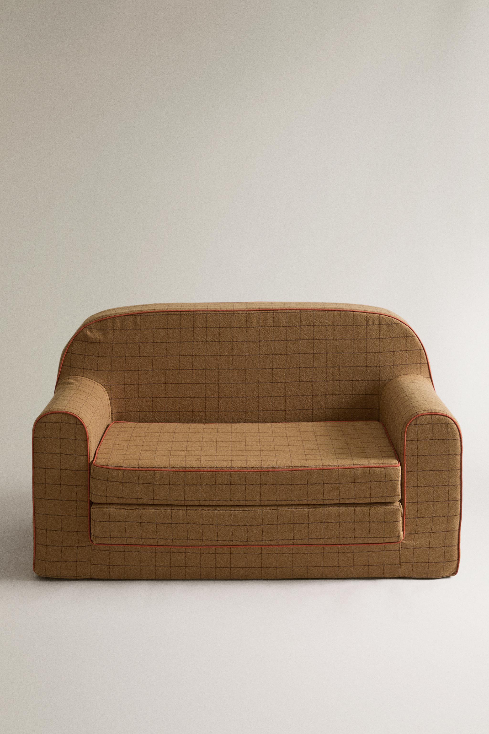 KIDS’ EXTENDABLE CHECK COUCH